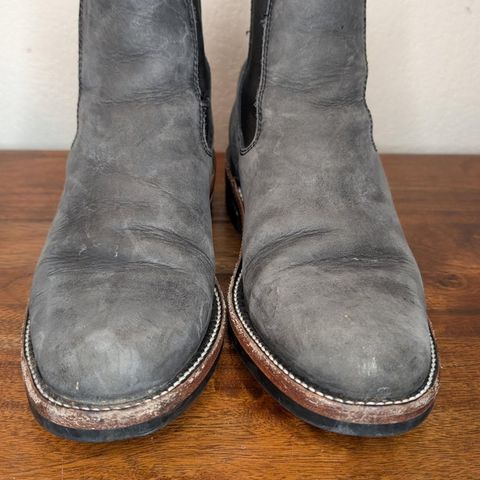 Dayton Boots Wholecut Chelsea in Charcoal Nubuck
