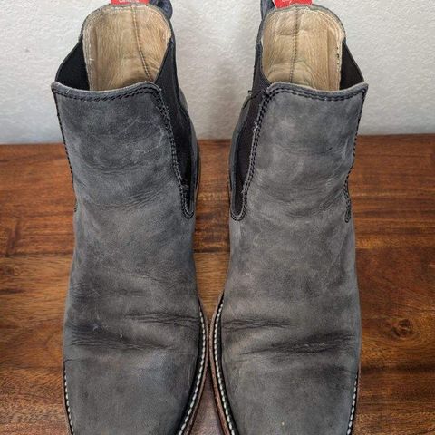 Dayton Boots Wholecut Chelsea in Charcoal Nubuck