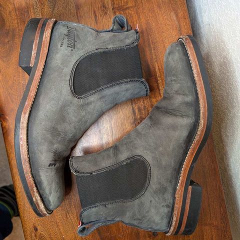 Dayton Boots Wholecut Chelsea in Charcoal Nubuck