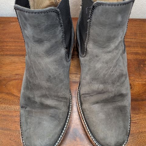 Dayton Boots Wholecut Chelsea in Charcoal Nubuck