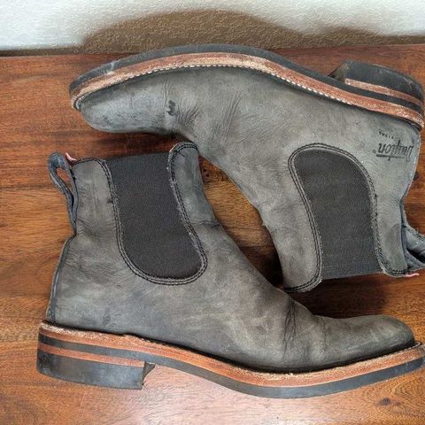 Dayton Boots Wholecut Chelsea in Charcoal Nubuck