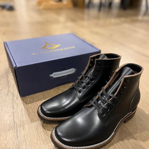 Quan Shoemaker Escape Boot in Black Teacore Bullhide