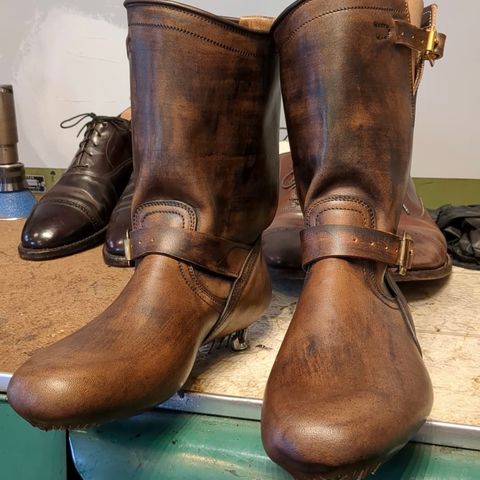 Unsung U 22-2 Engineer Boot in Horween Chelsea Horsefront