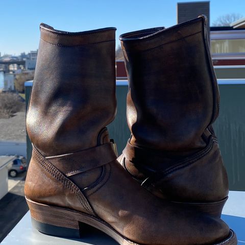 View photo of Unsung U 22-2 Engineer Boot in Horween Chelsea Horsefront