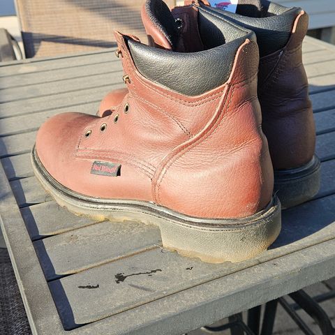 View photo of Red Wing Red Wing 606 in Red Wing Standard Brown