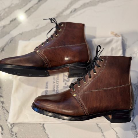 View photo of Unsung U 22-1 Slog Boot in Maryam Toscanello Horsebutt Overdyed Walnut