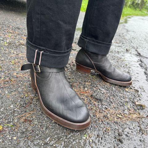 Unsung U 22-2 Engineer Boot in Maryam Natural Horsebutt Overdyed Black