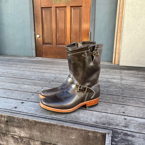 Willie's Handmade Boots Engineer in Maryam Graphite Horsebutt