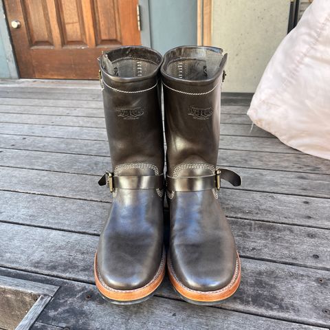 Willie's Handmade Boots Engineer in Maryam Graphite Horsebutt