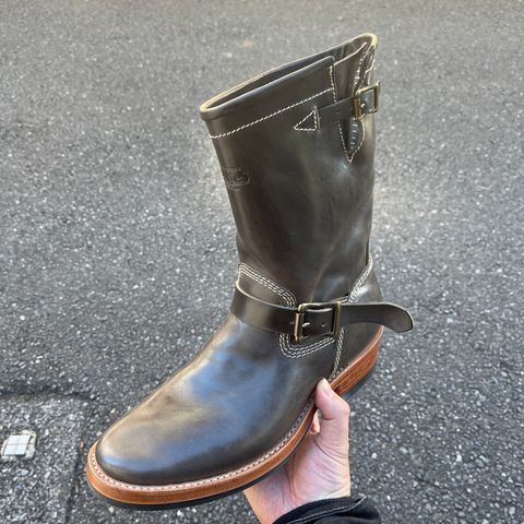 Willie's Handmade Boots Engineer in Maryam Graphite Horsebutt