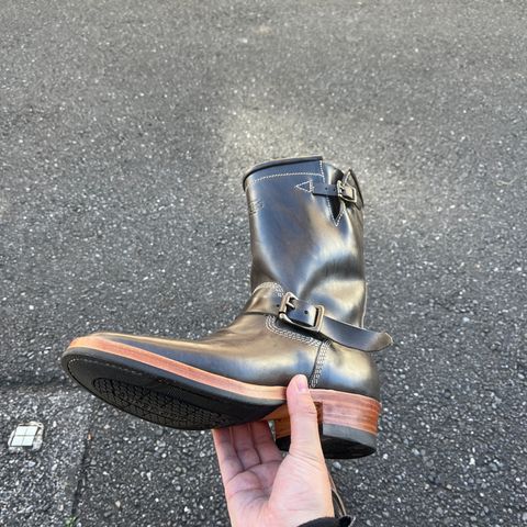Willie's Handmade Boots Engineer in Maryam Graphite Horsebutt