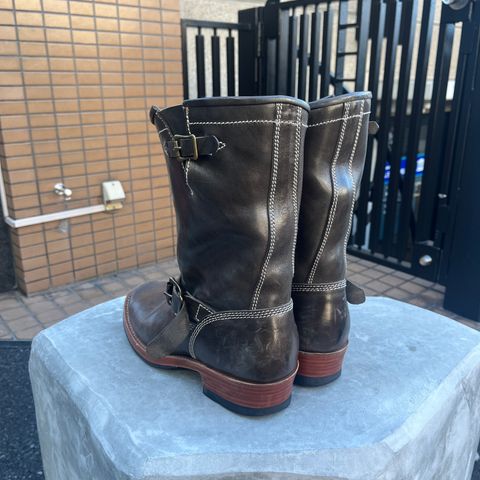 Willie's Handmade Boots Engineer in Maryam Graphite Horsebutt