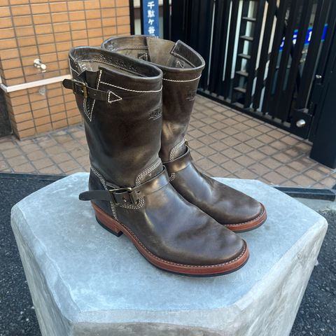 Willie's Handmade Boots Engineer in Maryam Graphite Horsebutt