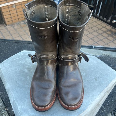 Willie's Handmade Boots Engineer in Maryam Graphite Horsebutt