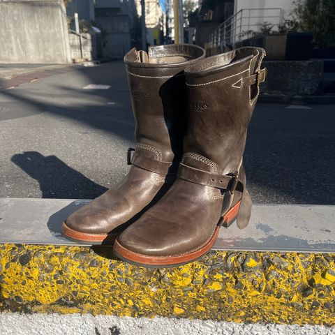 Willie's Handmade Boots Engineer in Maryam Graphite Horsebutt