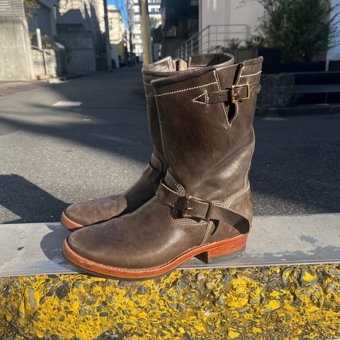 Willie's Handmade Boots Engineer in Maryam Graphite Horsebutt