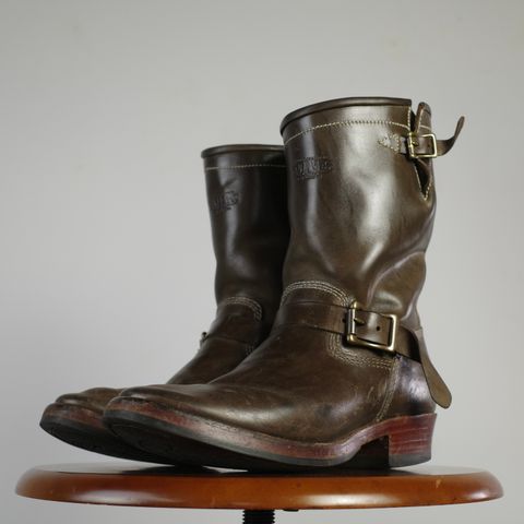 Willie's Handmade Boots Engineer in Maryam Graphite Horsebutt