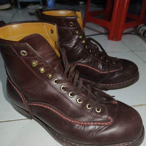 TXTURE Sanity Boots in Indonesian Burgundy Pull Up