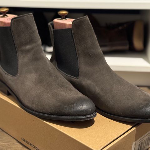 Thursday Cavalier in Shadow Grey WeatherSafe Suede & Flexible Elastic Goring