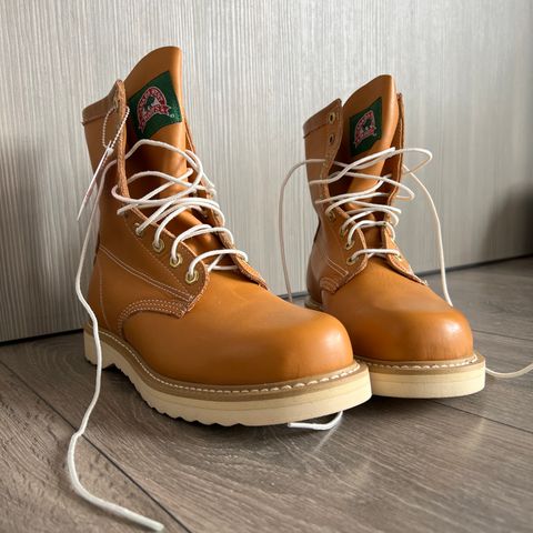Canada West Unknown Model in Unknown Leather