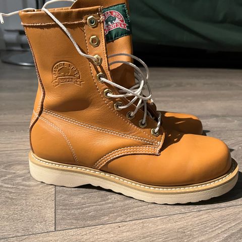 Canada West Unknown Model in Unknown Leather