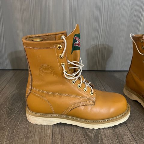 Canada West Unknown Model in Unknown Leather