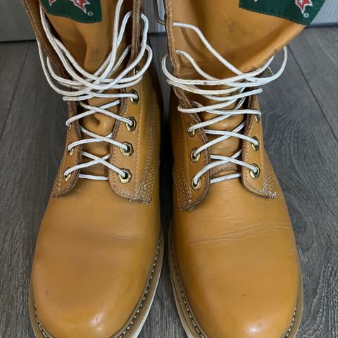 Canada West Unknown Model in Unknown Leather