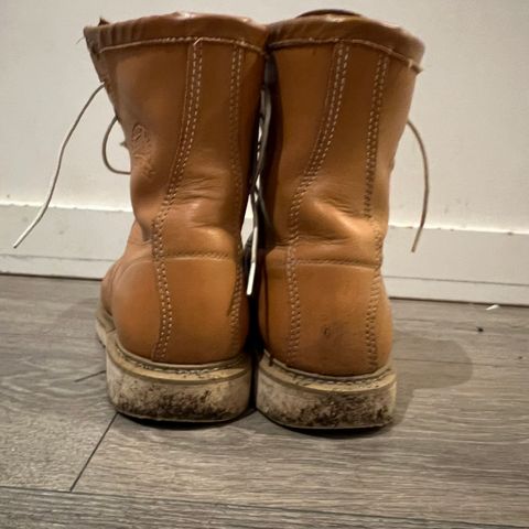 Canada West Unknown Model in Unknown Leather