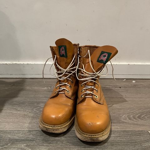 Canada West Unknown Model in Unknown Leather