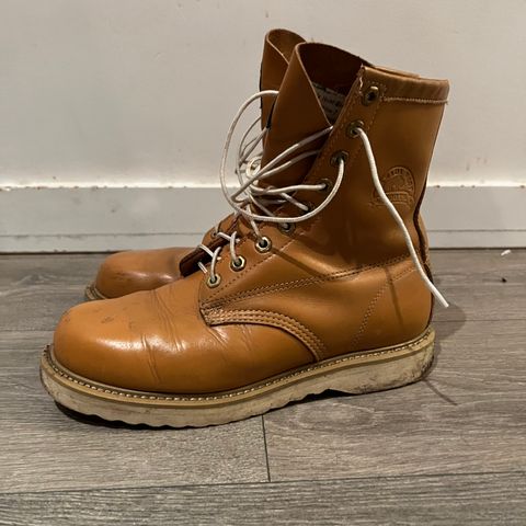 Canada West Unknown Model in Unknown Leather