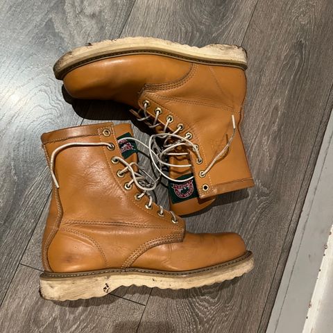 Canada West Unknown Model in Unknown Leather