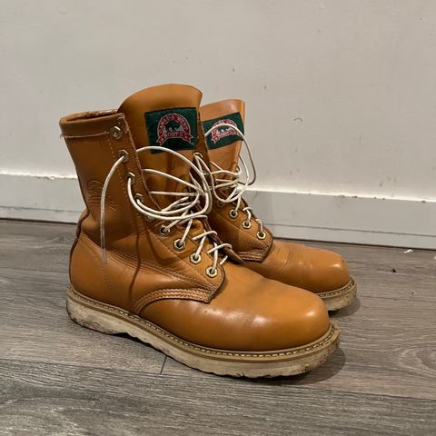 Canada West Unknown Model in Unknown Leather