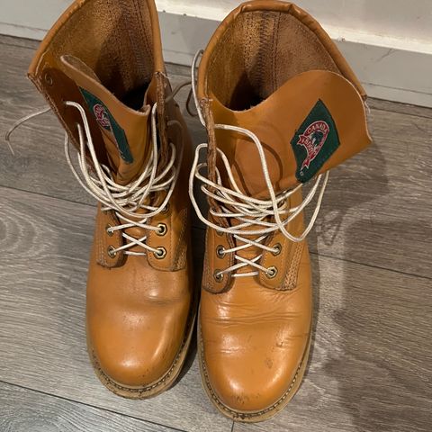 Canada West Unknown Model in Unknown Leather
