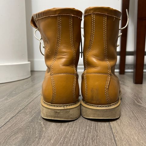 Canada West Unknown Model in Unknown Leather