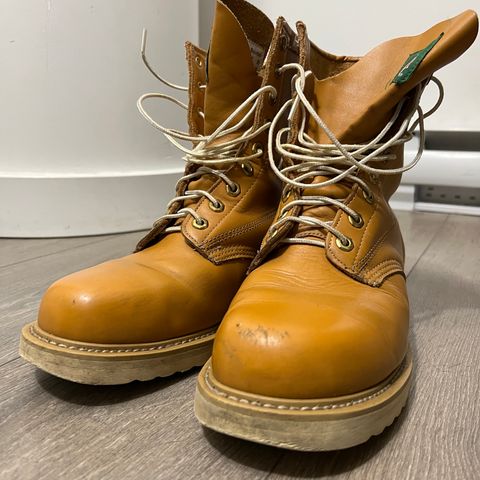 Canada West Unknown Model in Unknown Leather