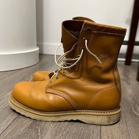 Canada West Unknown Model in Unknown Leather