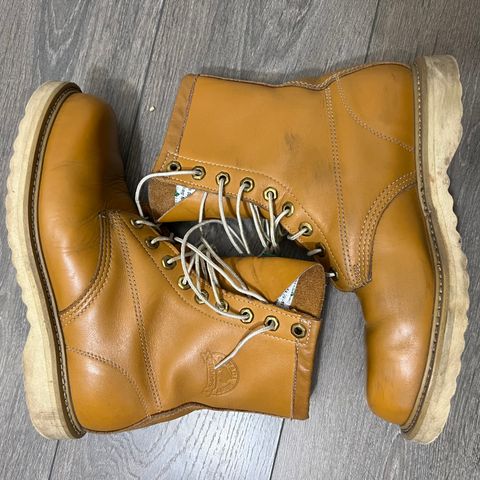 Canada West Unknown Model in Unknown Leather