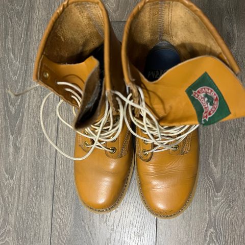 Canada West Unknown Model in Unknown Leather