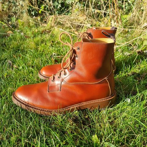 Tricker's Burford Country Boot in Marron Antique