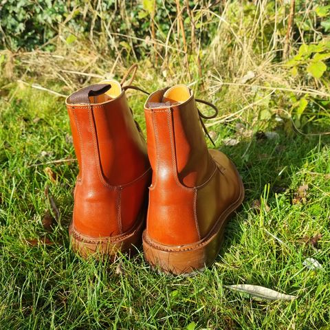 Tricker's Burford Country Boot in Marron Antique