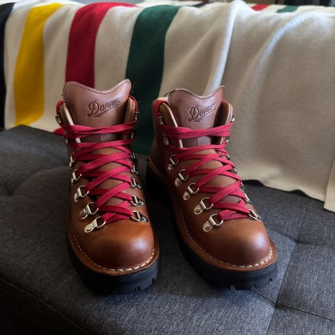 Danner Mountain Light in Cascade Clovis Full Grain