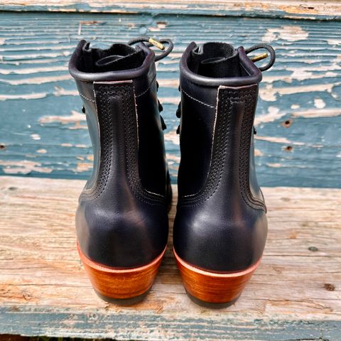 Nicks Becca in Wickett And Craig Navy Double Stuffed