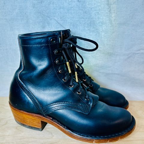 Nicks Becca in Wickett And Craig Navy Double Stuffed