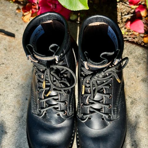 Nicks Becca in Wickett And Craig Navy Double Stuffed