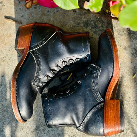 Nicks Becca in Wickett And Craig Navy Double Stuffed
