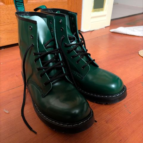 Solovair 8 Eye Derby Boot in Green Hi-Shine