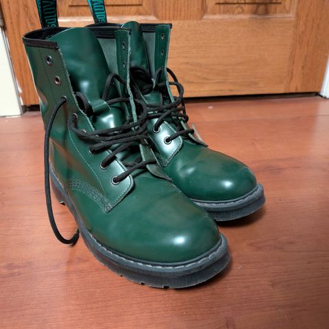 Solovair 8 Eye Derby Boot in Green Hi-Shine