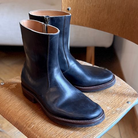 Flame Panda 8“ Zipper Boot in Maryam Natural Horsebutt Overdyed Brown then Black