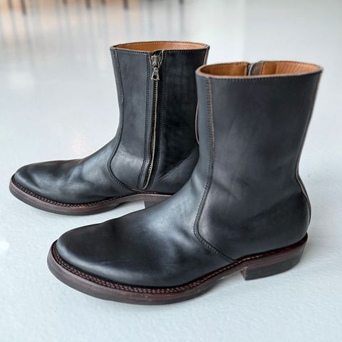 Flame Panda 8“ Zipper Boot in Maryam Natural Horsebutt Overdyed Brown then Black