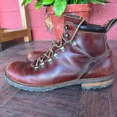 Craft & Glory Hike Boots in Full Grain Waxed Water Buffalo